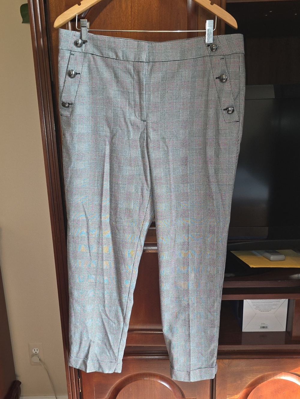 LOFT Plaid Cropped Capris in Grey with Subtle Pink & Black Windowpane